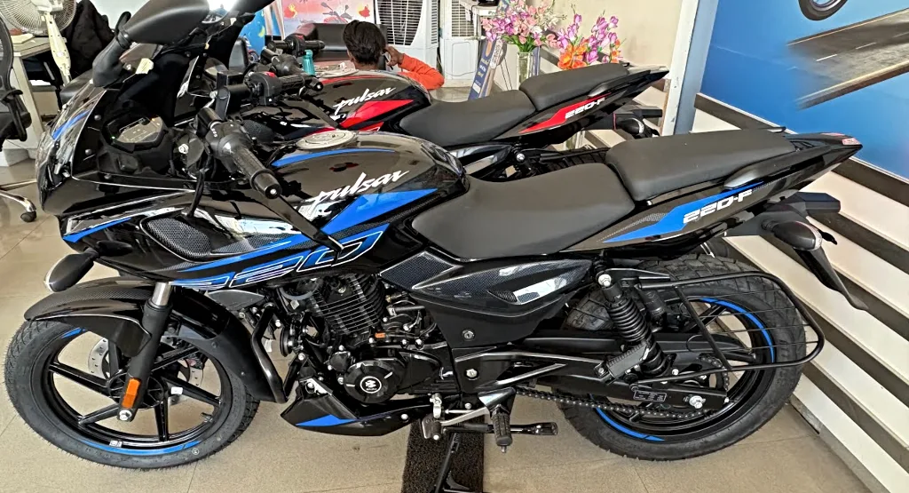 Bajaj Pulsar 220F
